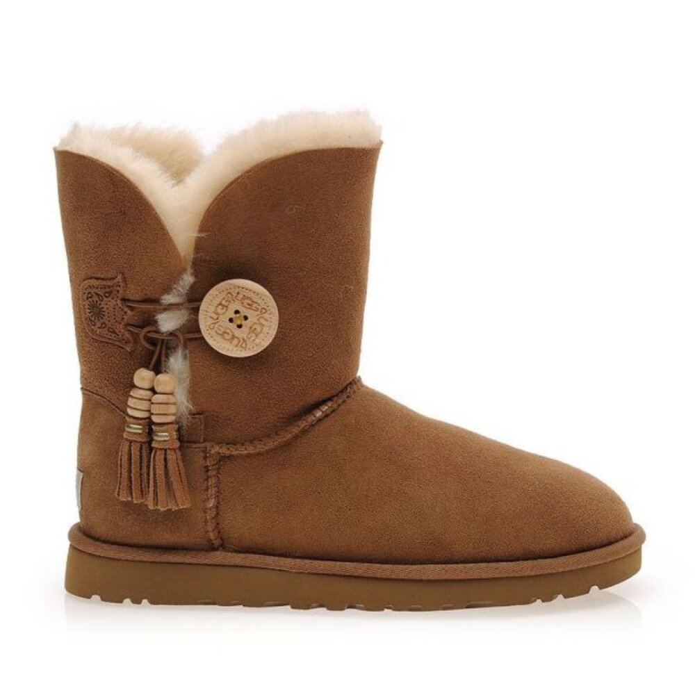 New In Box UGG Bailey Charms Button Short Sheepskin Boot In Chestnut